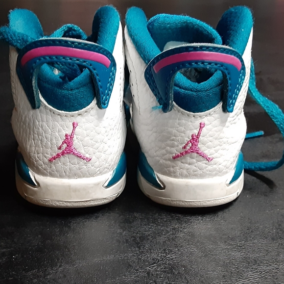 COPY - Nike Jordan's size 4c toddlers - Picture 2 of 11